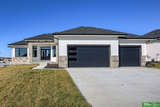 5426 Kestrel Pkwy, Elkhorn, NE 68022
