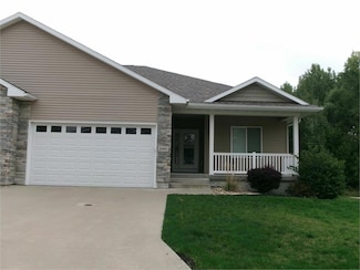 2905 W 3rd St, Cedar Falls, IA 50613