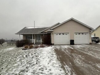 1305 Overlook Dr, Tama, IA 52339