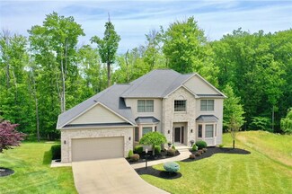 285 Maron Ln, Seven Hills, OH 44131