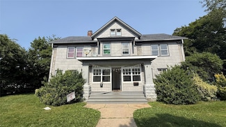 190 Wallace St, Freeport, NY 11520