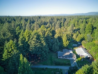 155 Tanglewood Ln, Crescent City, CA 95531