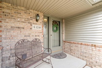 1238 Fox River Ct, Mukwonago, WI 53149