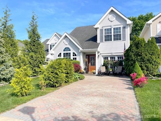 18 Tall Oaks Ct, Old Bridge, NJ 08857