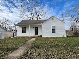 402 Garfield St, Willow Springs, MO 65793