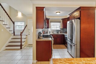 33 Apple Dr, Spring Lake, NJ 07762
