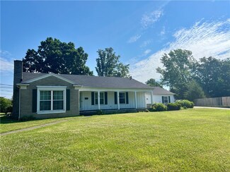 823 Washington Ave, Elyria, OH 44035