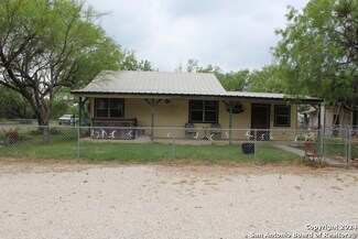 128 Texas St, Fowlerton, TX 78021