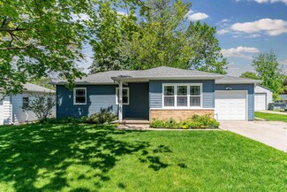 1141 Loretta Ave, Waterloo, IA 50702