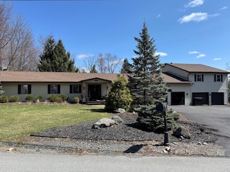 106 Meadow Ln, Swiftwater, PA 18370