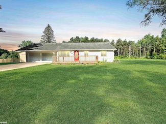 7464 Irish Rd, Millington, MI 48746