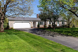 2 Taylor River Rd, Hampton Falls, NH 03844