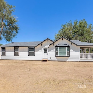 320 E Arthur Ave, Glenns Ferry, ID 83623