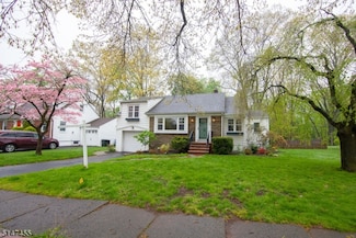 30 Chestnut Hill Place, Glen Ridge, NJ 07028