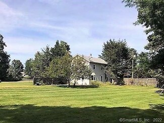 7091 Main St, Trumbull, CT 06611