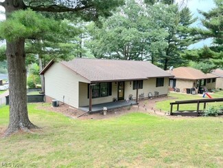 1142 2nd St NW, New Philadelphia, OH 44663