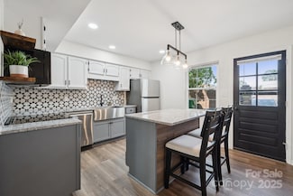 8838 Hunter Ridge Dr, Charlotte, NC 28226