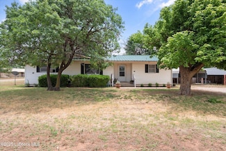 801 4th St, Levelland, TX 79336