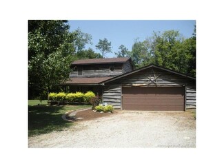 8624 Brownstown Rd, Henryville, IN 47126