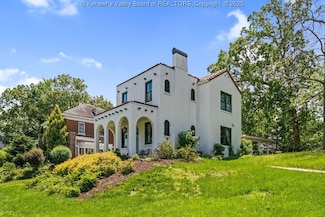 606 Fort Hill Dr, Charleston, WV 25314