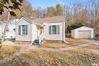 511 Waverly Rd, Davenport, IA 52804