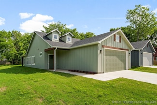 339 W Hickory St, Coweta, OK 74429
