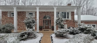 5300 Summit Dr, Fairfax, VA 22030