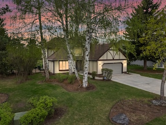 128 River View Dr, Kalispell, MT 59901