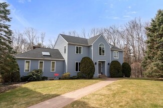 24 Fieldstone Ln, Natick, MA 01760