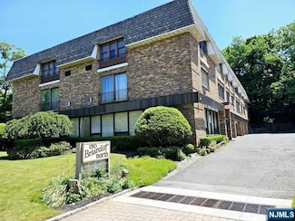 150 County Rd Unit 12, Tenafly, NJ 07670