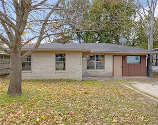 736 W Bullock St, Denison, TX 75020