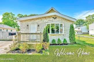 56 Crescent St, Keansburg, NJ 07734