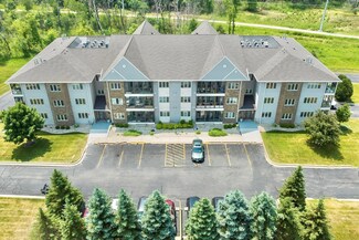 255 Oconomowoc Pkwy Unit 1052, Oconomowoc, WI 53066