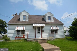 329 Main St, Akron, PA 17501