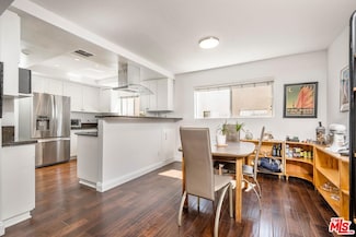 18550 Hatteras St Unit 32, Tarzana, CA 91356