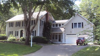 5 Carriage Dr, Exeter, NH 03833