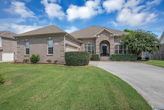 7511 Parktrace Ln SE, Owens Cross Roads, AL 35763