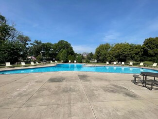 10720 Rockford Rd Unit 215, Plymouth, MN 55442