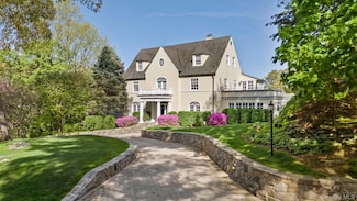 7 Plateau Cir W, Bronxville, NY 10708