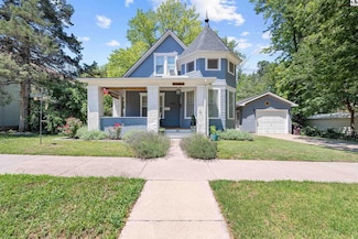 607 N 2nd St, Lindsborg, KS 67456