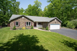 989 Forest Dr, Stroudsburg, PA 18360