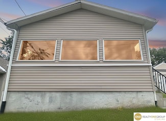 2715 Pacific St, Omaha, NE 68105