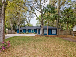 19906 Longleaf Dr, Lutz, FL 33548