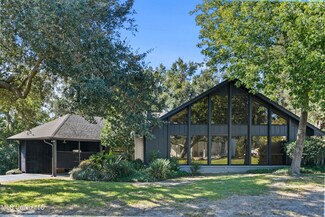 504 Sunset Dr, Bay Saint Louis, MS 39520