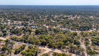 1301 Roemer Ln, Floresville, TX 78114