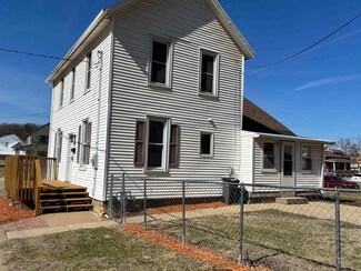 407 E 25th St, Dubuque, IA 52001