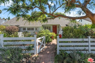 242 Bronwood Ave, Los Angeles, CA 90049