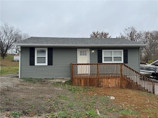 503 E Corrine St, Gallatin, MO 64640