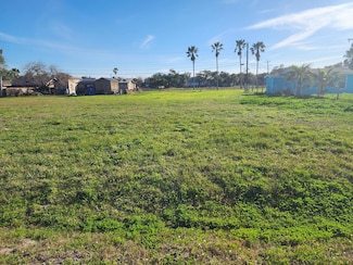511 Mockingbird Ln, Rockport, TX 78382