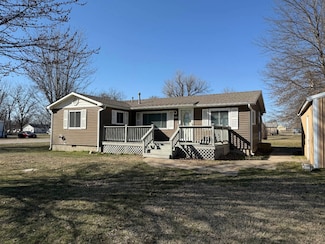 829 Walnut St, Chetopa, KS 67336